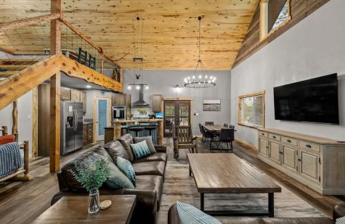 Williams House | The Ravens Court Retreat - Pathway to the Canyon
