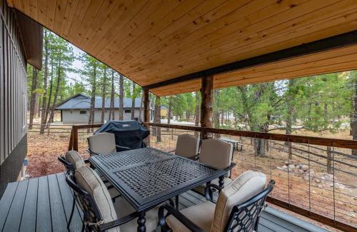 Williams House | The Ravens Court Retreat - Pathway to the Canyon