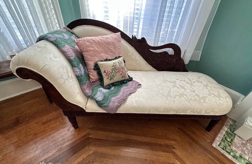 Guthrie Apartment | The Redbud Room at The Judges Chambers