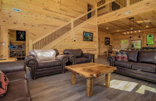 Gatlinburg - Pigeon Forge Cabin | The Refined Raccoon Retreat - Private indoor pool, firepit, game room, great views, and more!