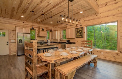 Gatlinburg - Pigeon Forge Cabin | The Refined Raccoon Retreat - Private indoor pool, firepit, game room, great views, and more!