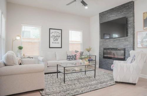 Highland Park Villa | The Retreat at Rigsby-All new 3bdrm/2.5 bath