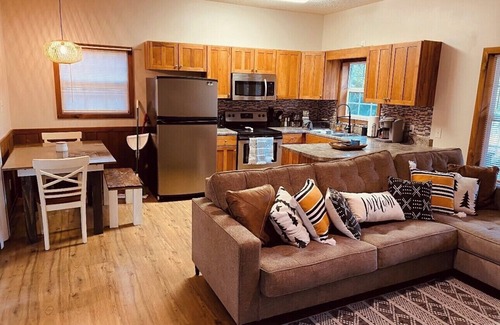 Pipestem Cabin | The Retreat at Rockridge (HotTub)