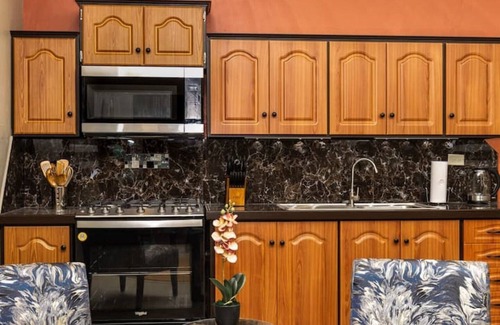 Piarco Condo | The Retreat - Modern 1Bdr Condo 2 mins from Int. Airport