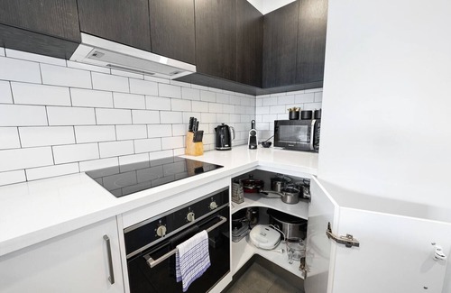 Warrane Apartment | "The Retreat" with car park 10 min to CBD/Airport