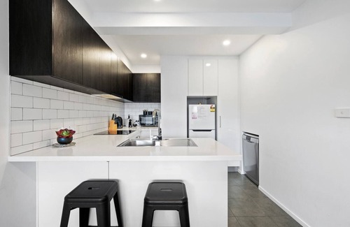 Warrane Apartment | "The Retreat" with car park 10 min to CBD/Airport