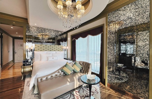 Nguyen Hue Walking Street Hotel | The Reverie Saigon