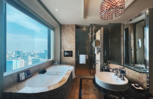 Nguyen Hue Walking Street Hotel | The Reverie Saigon
