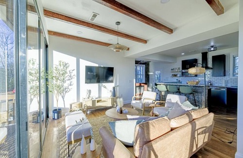 Haywood Apartment | The Ridgetop Hideaway