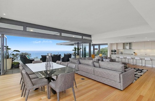 Terrigal Apartment | THE RISE | Ocean Views , Walk to beach | Accom Holidays