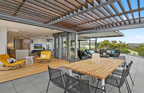 Terrigal Apartment | THE RISE | Ocean Views , Walk to beach | Accom Holidays