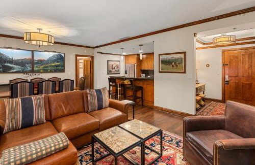 Aspen House | The Ritz-Carlton Club, 3 BR Residence 8204, Ski-in/Ski-out Resort in Aspen w/Courtyard View