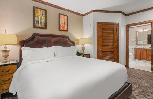 Aspen House | The Ritz-Carlton Club, 3 BR Residence 8204, Ski-in/Ski-out Resort in Aspen w/Courtyard View