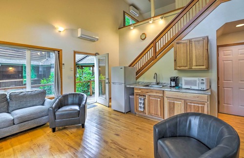 Leaburg House | The River House' w/Deck, on McKenzie River!