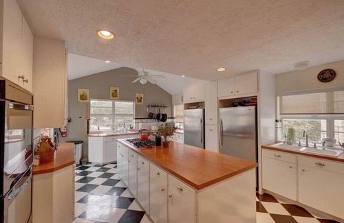 Ingram House | The River Oaks Lodge Main House, 7 Bedrooms, 7.5 Bathrooms!