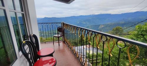 Karsiyang House | The River View Crescent