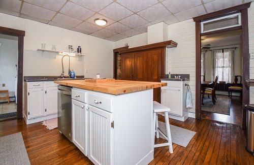 Friendsville House | The Riverside - Stay on the River - 15 minutes to Deep Creek and Wisp!