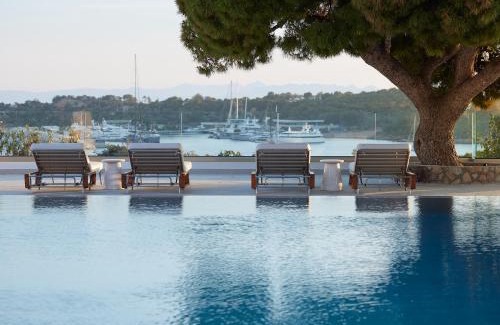 Vouliagmeni Hotel | The Roc Club, A Grecotel Hotel to Live