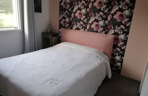 Saint-Paul-en-Born Bed & Breakfast | The Rose Room