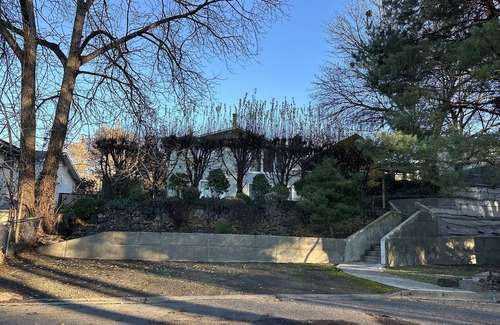 College Place Apartment | The Rosebud - Sleeps 2 - Newly Renovated - 3 miles from Downtown Walla Walla