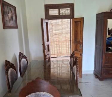 Mendarda Cabin | The Royal Relics