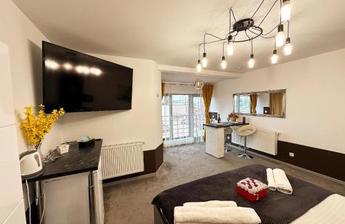 Craiova Apartment | The Royal - Studio with Balcony & Panoramic View