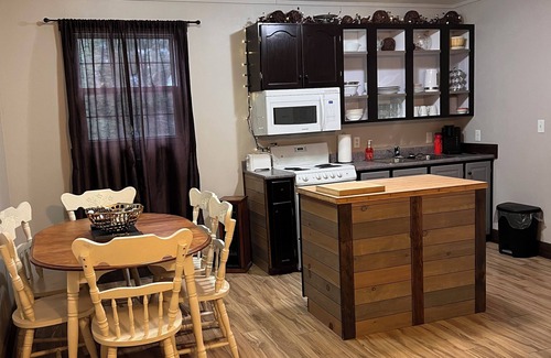 Kings County Apartment | The Rustic Oasis