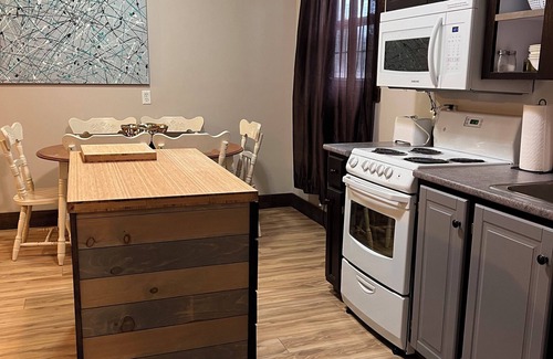 Kings County Apartment | The Rustic Oasis