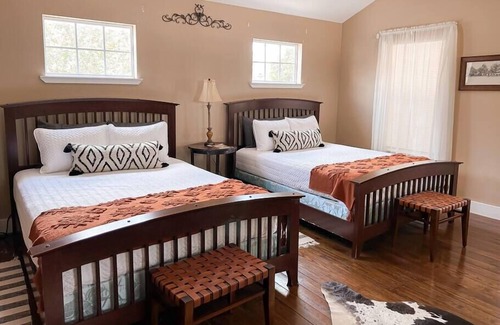 Salado Apartment | The Salado Inn Orgain Suite
