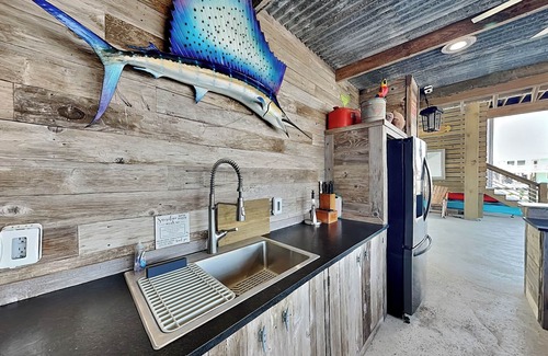 Rockport Cottage | The Salty Dog at Copano Bay