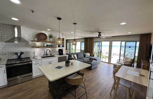 Crystal Beach Condo | "The Salty Shackโ by ๐๐ถ๐๐ฒ ๐ฆ๐ฎ๐น๐๐ ๐ฆ๐ผ๐๐น๐ Fully renovated 1st flr beachfront condo๐ฌ