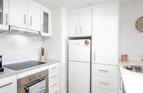 Cairns Central Business District Apartment | The Sand Dollar Central Cairns Chic Studio