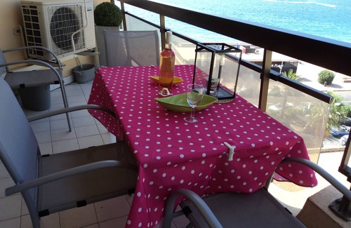 Frejus Plage Apartment | The sandy beach and the sea at your feet