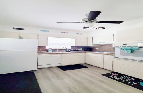 South Pinellas Community Council House | The Sea Scallop Minutes to Madeira Beach