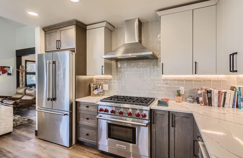 Peak 8 House | The Settlement #132: Beautiful Remodel - Private Hot Tub - Shuttle to Slopes