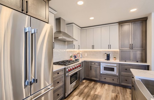 Peak 8 House | The Settlement #132: Beautiful Remodel - Private Hot Tub - Shuttle to Slopes