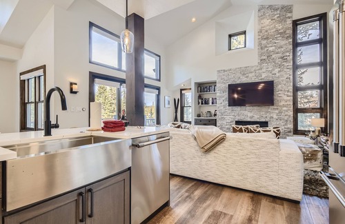 Peak 8 House | The Settlement #132: Beautiful Remodel - Private Hot Tub - Shuttle to Slopes