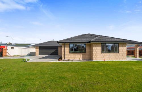 Reporoa House | The Settlers Stay - Reporoa Holiday Home