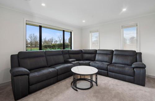 Reporoa House | The Settlers Stay - Reporoa Holiday Home