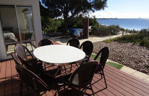 Melville House | The Shack ~ Absolute Beach Front, Not your average Shack! Off Peak Special!