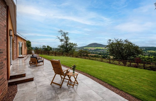 Gattonside Cottage | THE SHEEP FOLD - Sleeping 2 guests in 1 bedroom