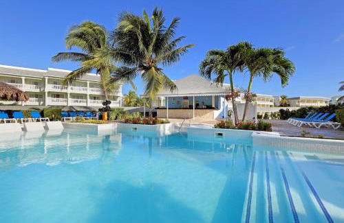 Lucea Resort | The Signature Level at Grand Palladium Lady Hamilton Resort & Spa- All Inclusive
