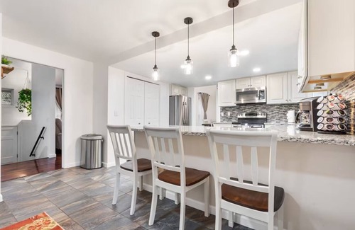 Education Hill House | The Singing Willow - Spacious Retreat near Microsoft