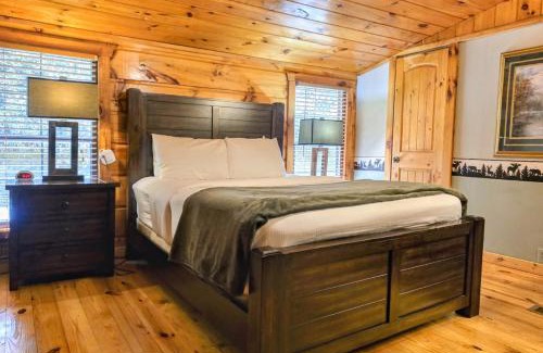 Townsend House | The Skinners Cabin Hot Tub Fireplace Grill