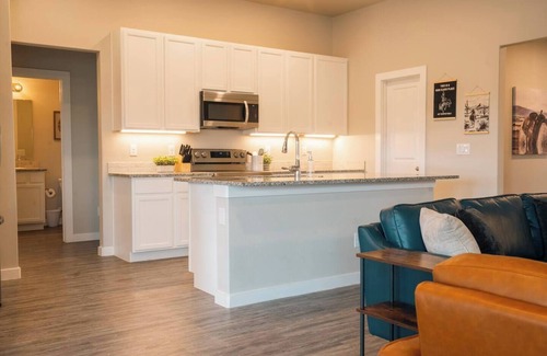 Lubbock House | The Slowdown Saddle - Hot Tub