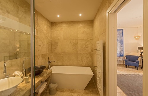 Senglea Hotel | The Snop House