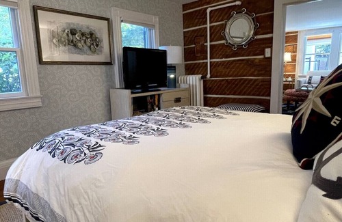 St. Michaels Bed & Breakfast | The Snuggery Inn & Suites Captain`s Quarters