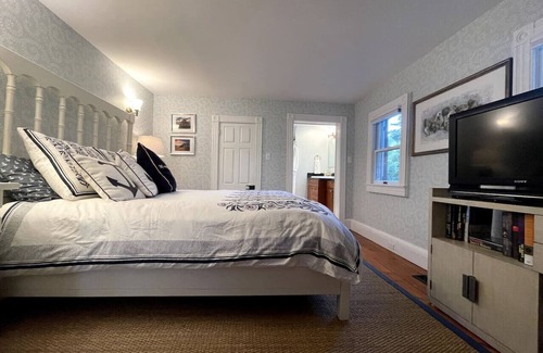 St. Michaels Bed & Breakfast | The Snuggery Inn & Suites Captain`s Quarters