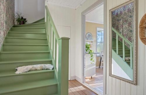 Stromstad O House | The Solhem Cabin - 80m to the lake, 1930s charm