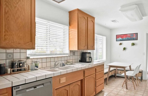 Redding House | The Songbird 99: Pool, Hot Tub, Pet Friendly, EV